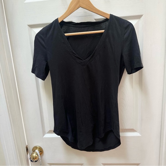 Lululemon Love tee short sleeve Classic Black V-Neck Women's Top 4 - Picture 1 of 6
